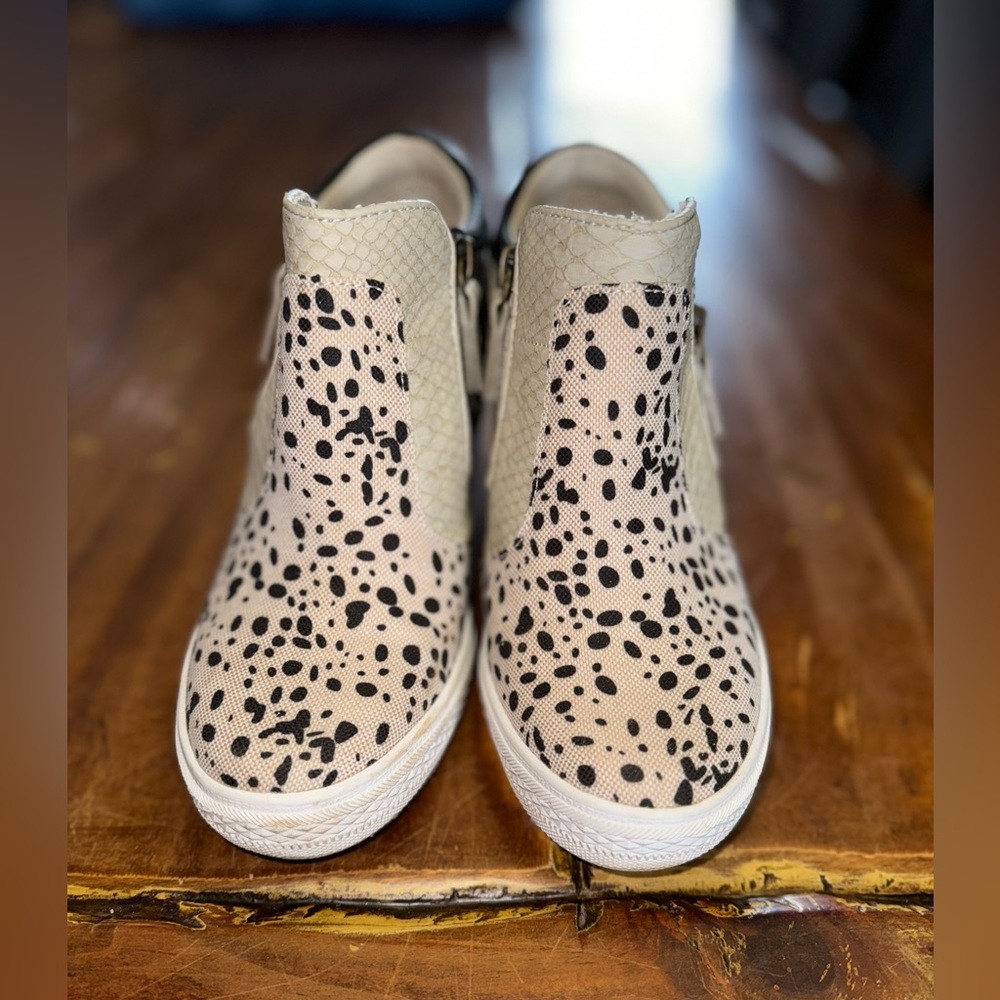 Not Rated Brand, multi colored heeled booties, size 7.5, excellent condition!!